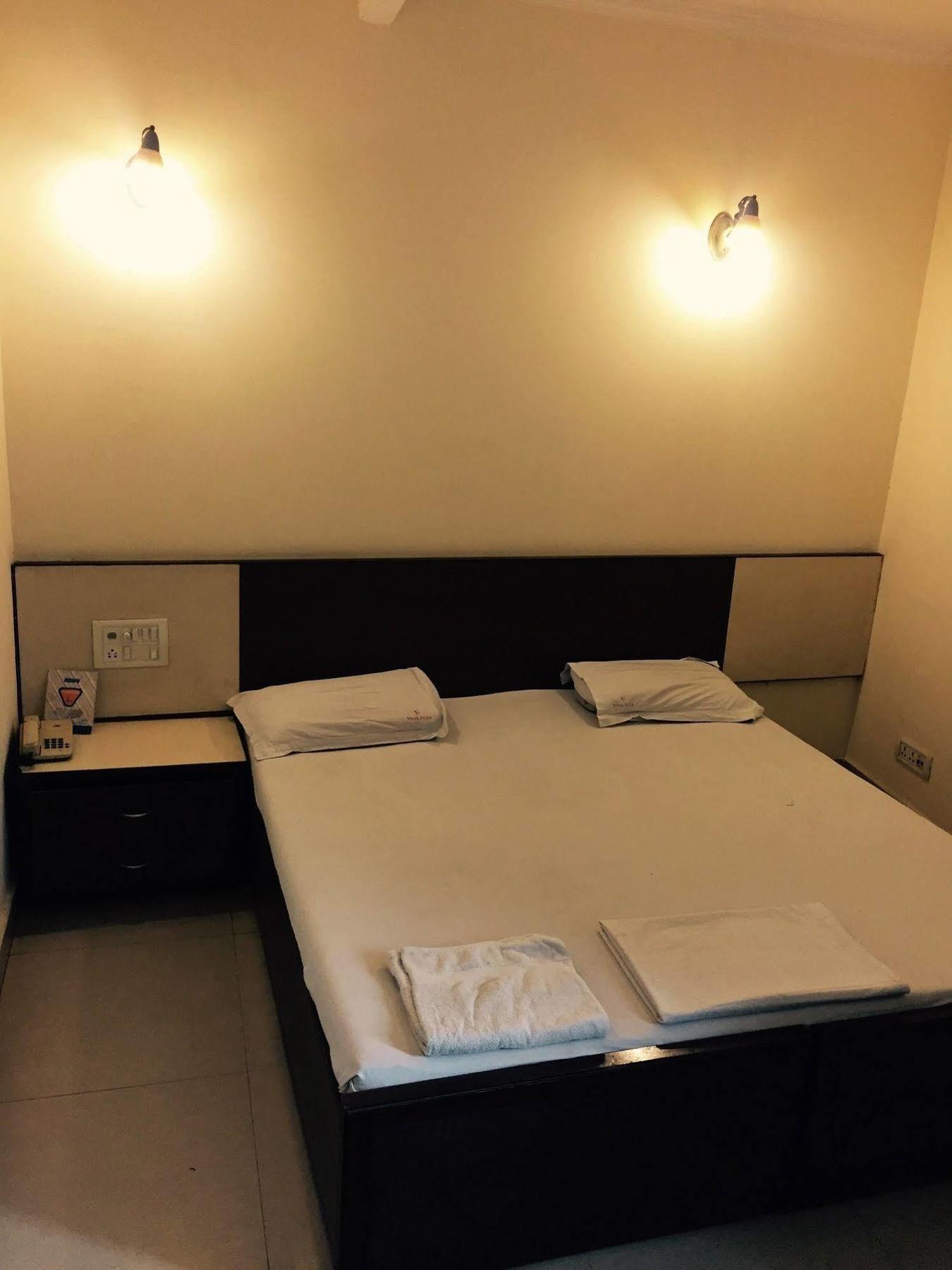 Vivek Hotel New Delhi Exterior foto